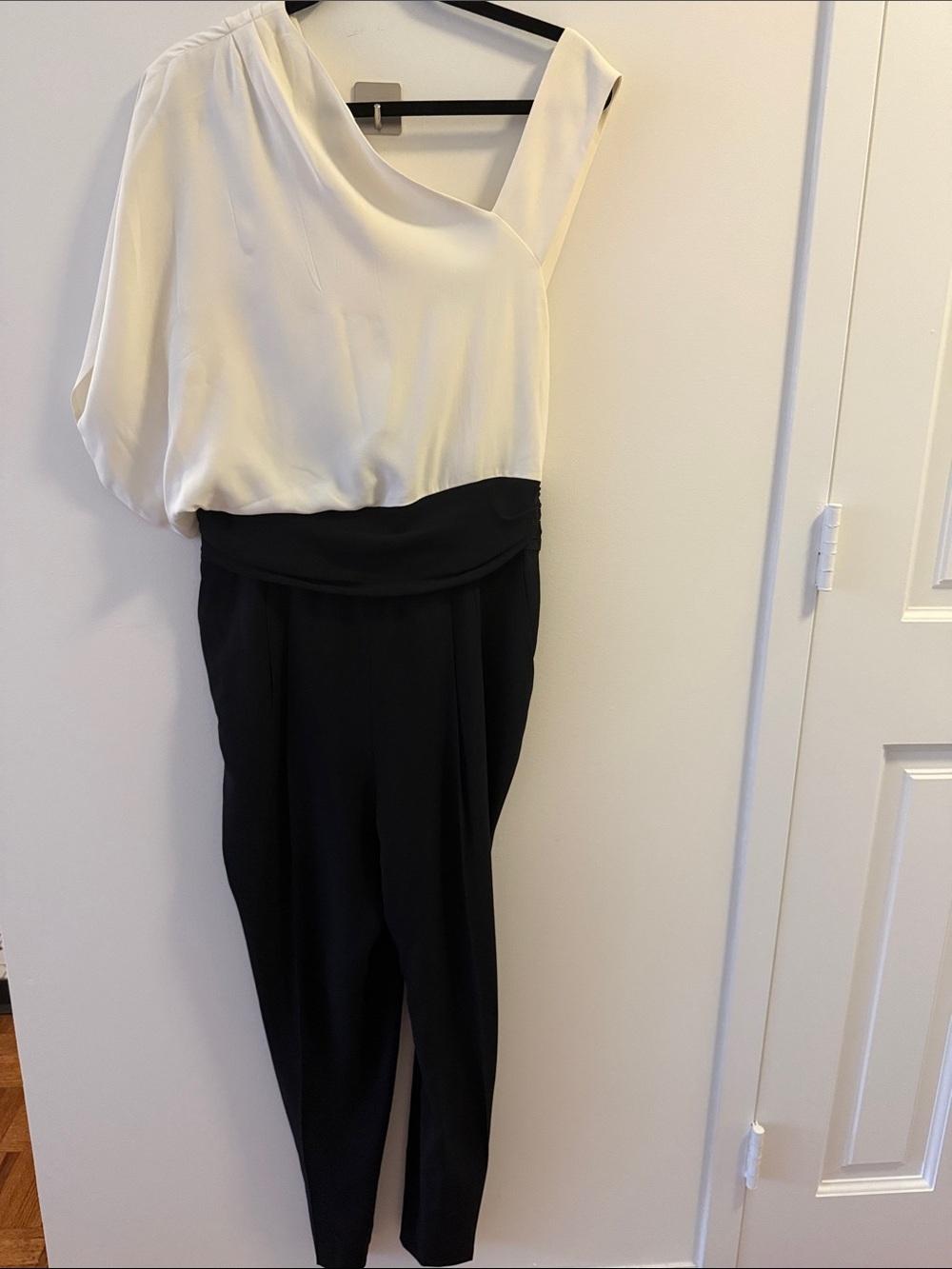 Escada Tellena Color Block Cropped Jumpsuit. Black & Ivory. Size 42 (6). - Picture 3 of 8
